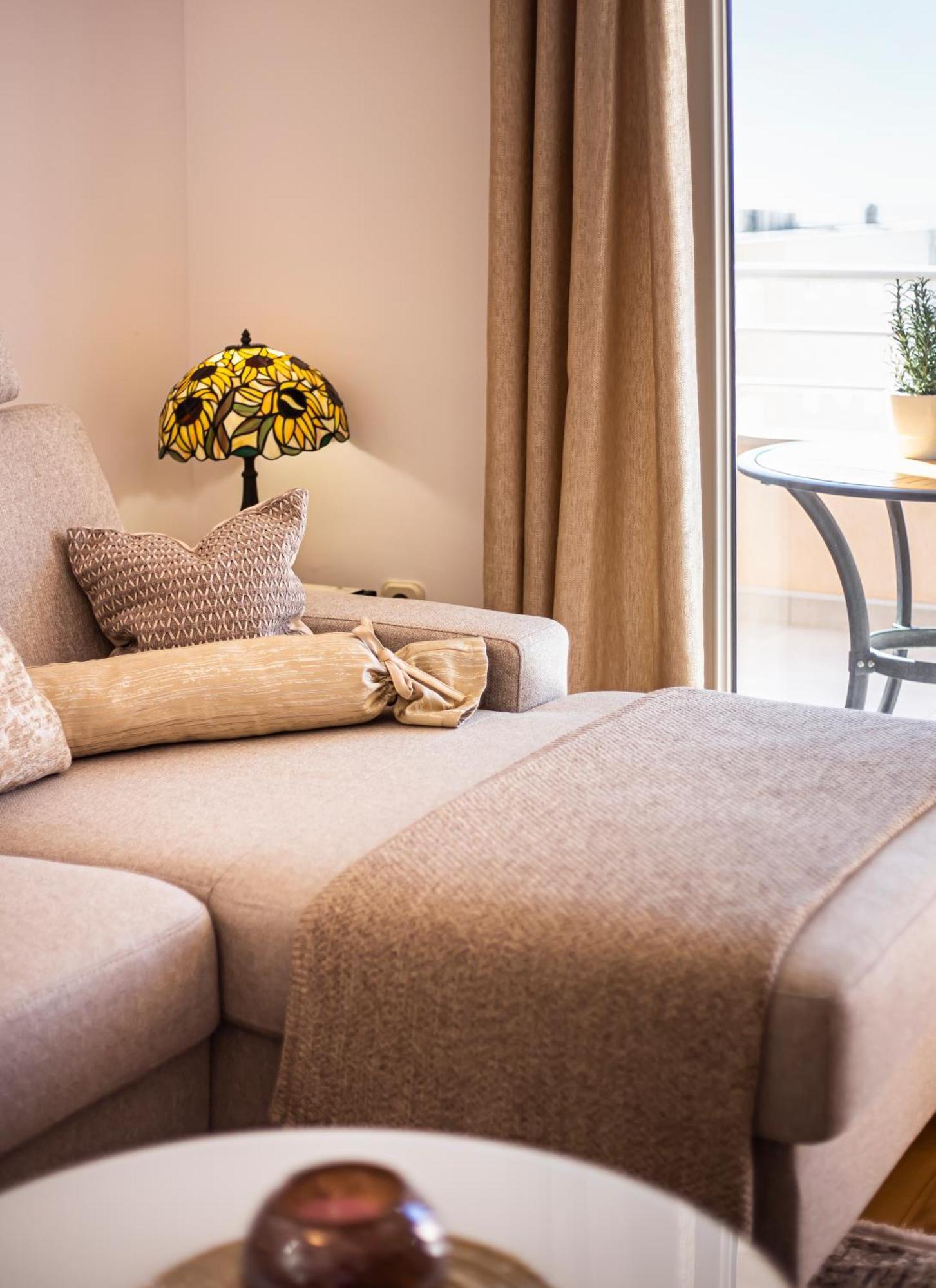 מאקרסקה Apartment Anita With Amazing Sea View מראה חיצוני תמונה
