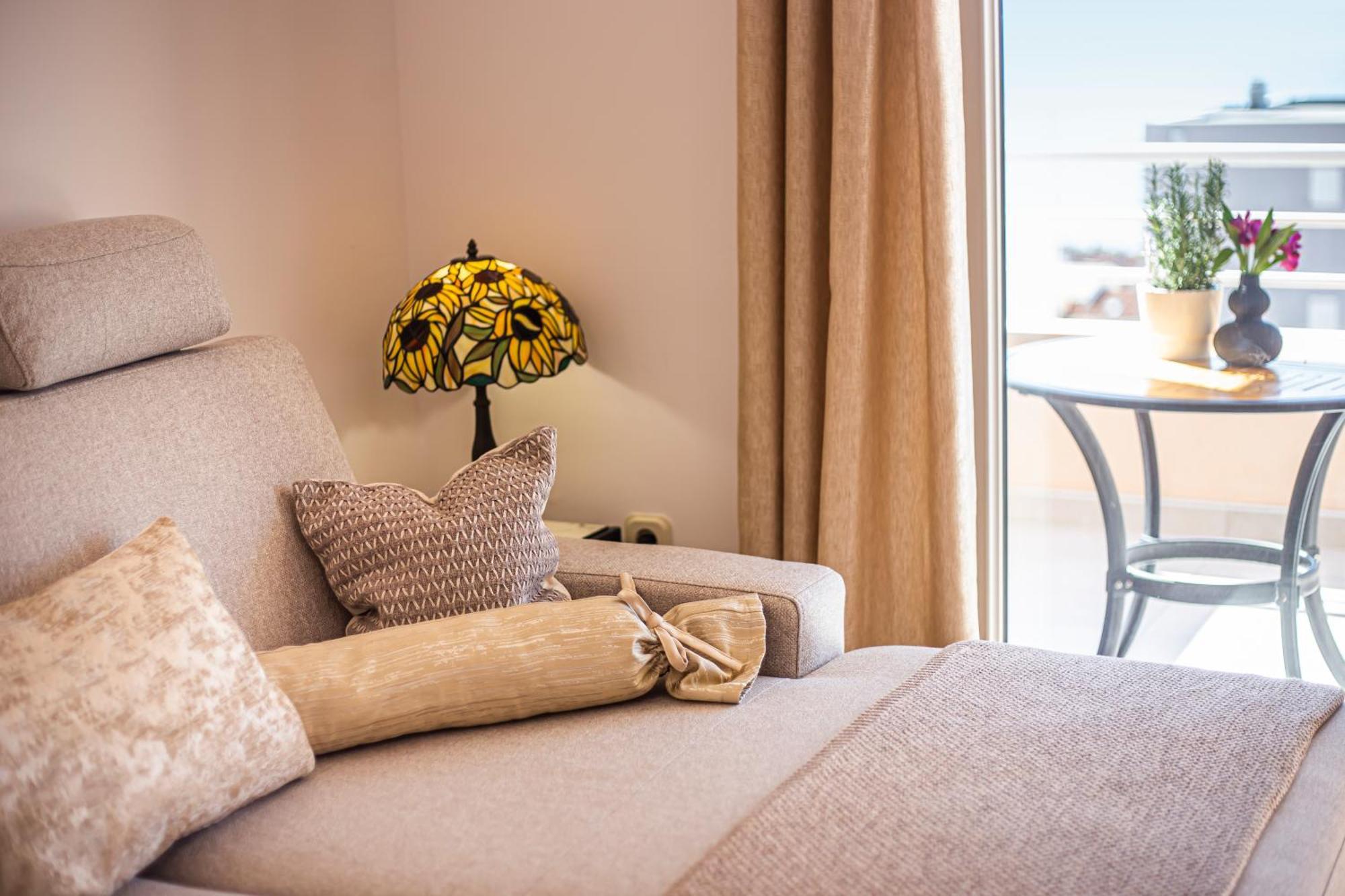 מאקרסקה Apartment Anita With Amazing Sea View מראה חיצוני תמונה