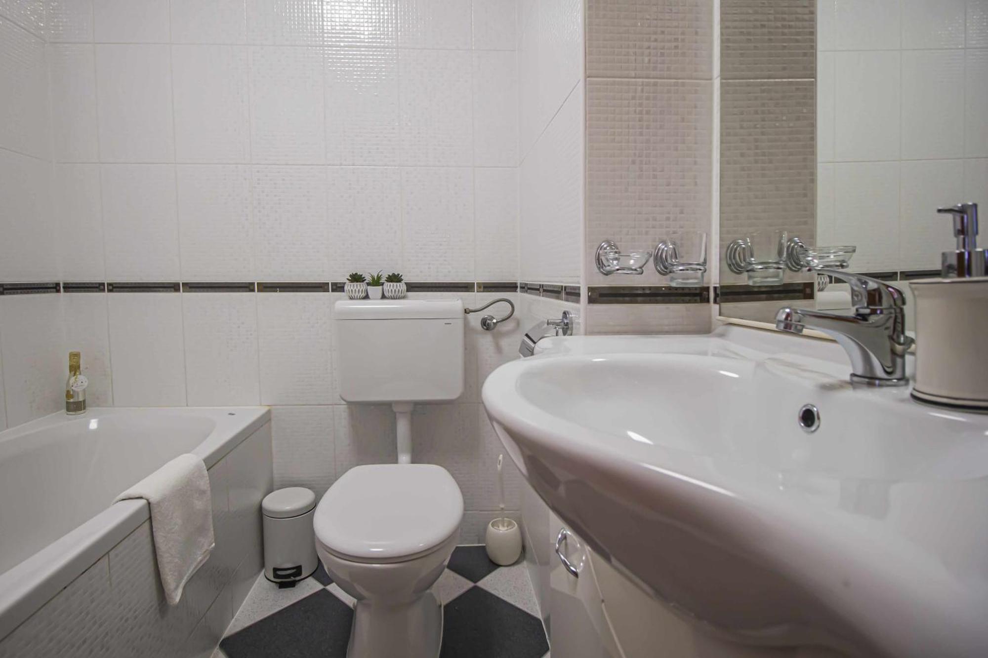 מאקרסקה Apartment Anita With Amazing Sea View מראה חיצוני תמונה