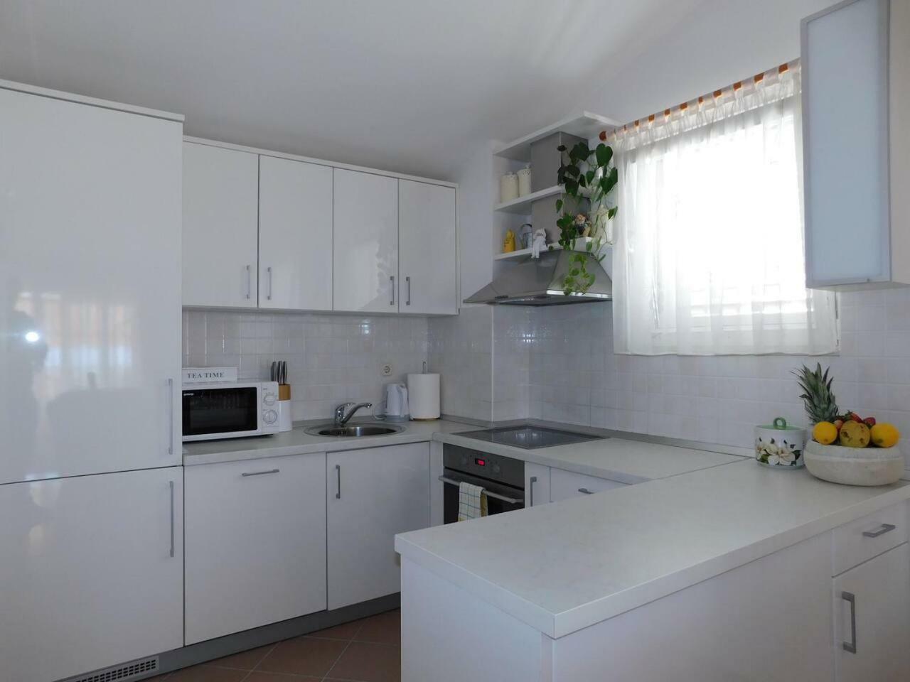 מאקרסקה Apartment Anita With Amazing Sea View מראה חיצוני תמונה