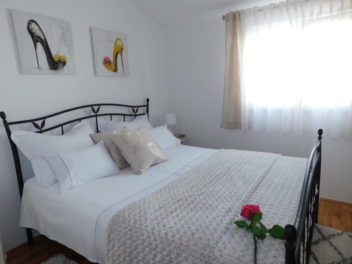מאקרסקה Apartment Anita With Amazing Sea View מראה חיצוני תמונה